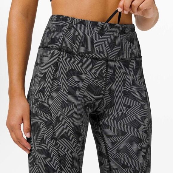 Lululemon NWOT Fast Free Leggings in Textured Labyrinth Black Light Cast Size 4 - Picture 10 of 10